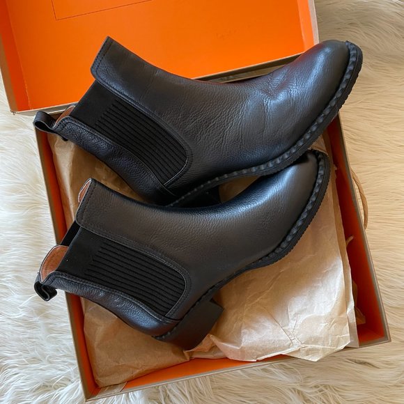 Kenneth Cole Gentle Souls Benton Elastic Bootie in Black - Picture 3 of 11